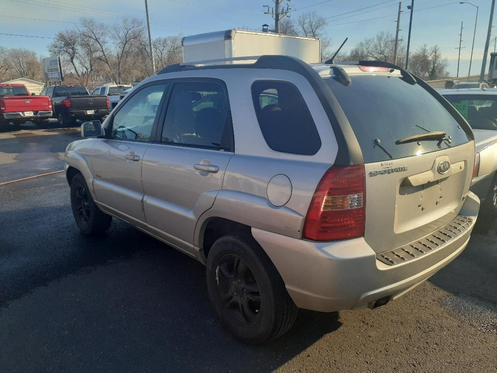 2006 Kia Sportage (KNDJE723467) with an V6, 2.7L engine, located at 2015 Cambell Street, Rapid City, SD, 57701, (605) 342-8326, 44.066433, -103.191772 - CARFAX AVAILABLE - Photo #2